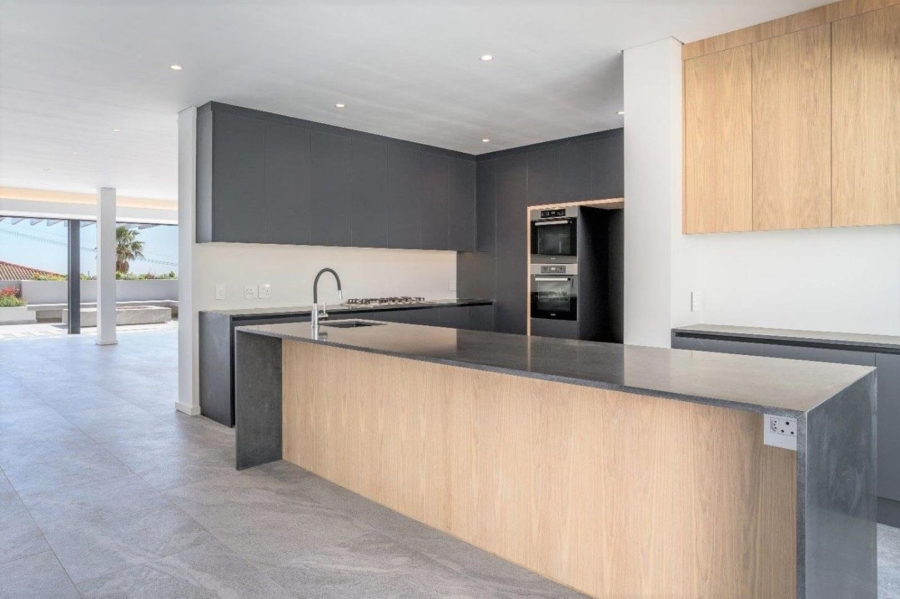4 Bedroom Property for Sale in Fresnaye Western Cape